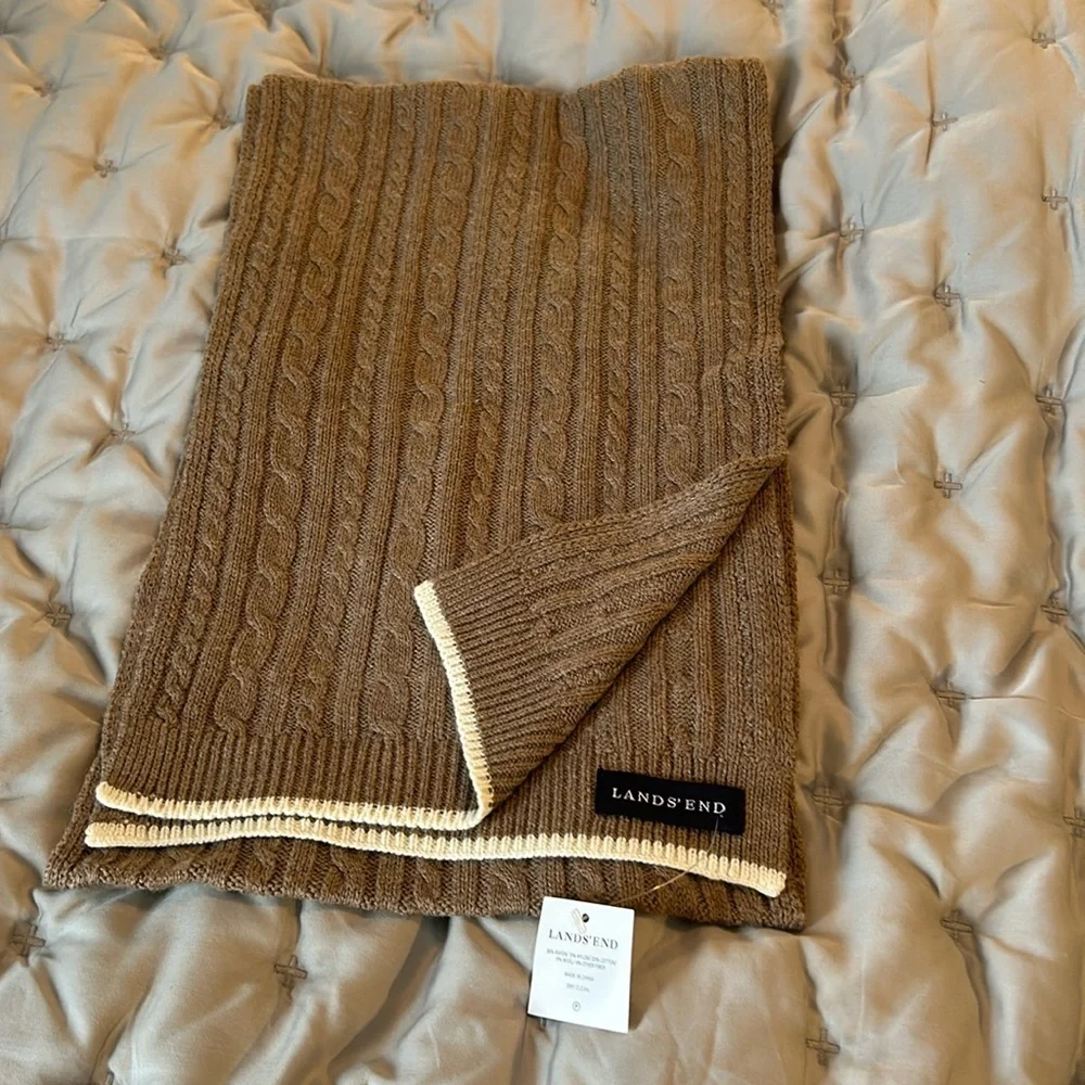 3 for 30$ Lands End cable knit scarf new with tags